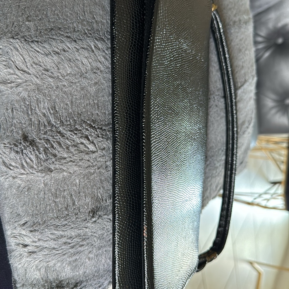 Vintage Black Purse in very good condition.  Think Audrey Hepburn style. - Picture 5 of 5